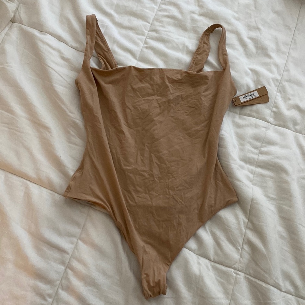 Skims Fits Everybody Square Neck Bodysuit - Clay